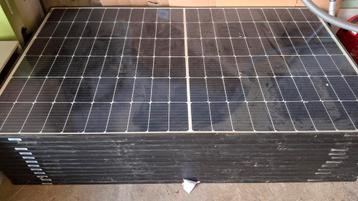 12 zonnepanelen met omvormer  beschikbaar voor biedingen