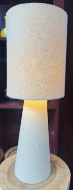 Tafellamp witte bouclé, Ophalen, Nieuw, Stof, 50 tot 75 cm