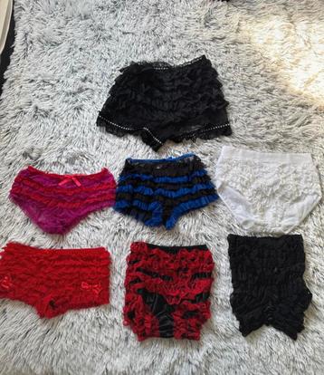 Set van froufrou slipjes 014 beschikbaar voor biedingen