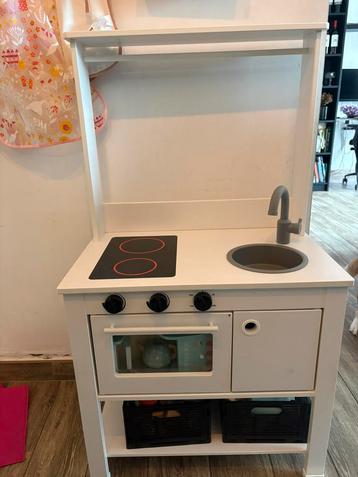 Kinderkeuken beschikbaar voor biedingen