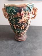 Vase aux motifs asiatiques - en relief, Antiek en Kunst, Antiek | Vazen, Ophalen of Verzenden