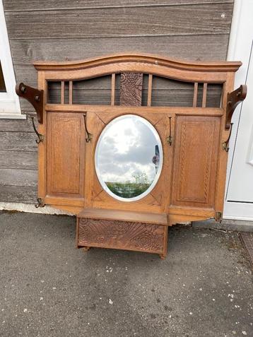 Vintage wandkapstok met spiegel beschikbaar voor biedingen