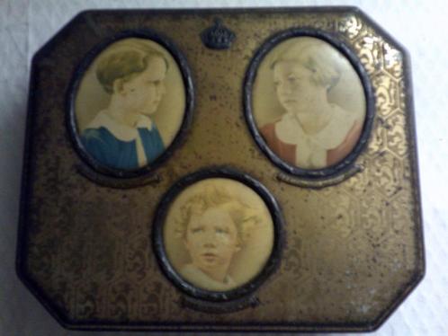 Vintage blikken koekjesdoos Koningshuis, Verzamelen, Koningshuis en Royalty, Gebruikt, Overige typen, Ophalen of Verzenden