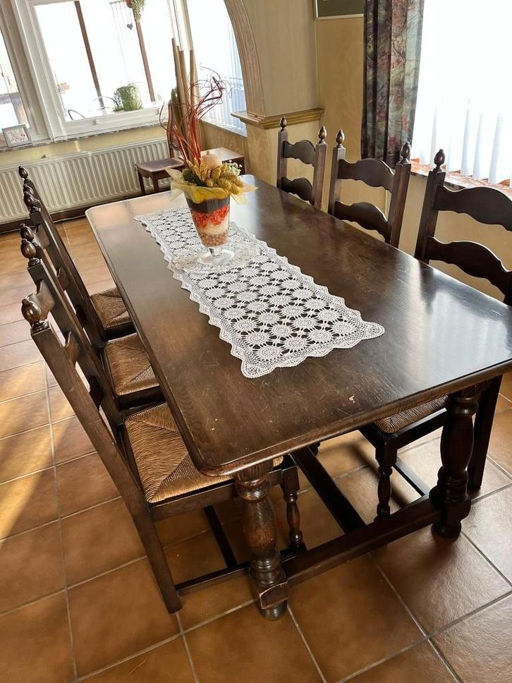 Eettafel + 6 stoelen + kast in donker hout, Maison & Meubles, Salles à manger complètes, Utilisé, 4 à 6 chaises, Enlèvement