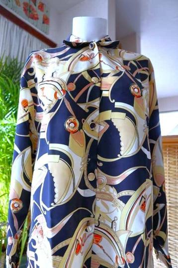 prachtige sfeervol gekleurde blouse beschikbaar voor biedingen