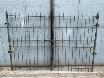 Smeedijzeren poort beschikbaar voor biedingen