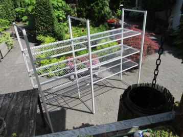 Grote staande etagere, industriële look. beschikbaar voor biedingen