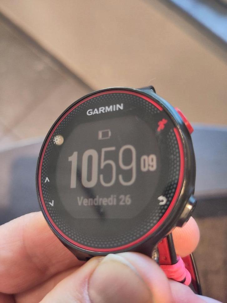 Montre GPS Garmin forerunner 235, Handtassen en Accessoires, Sporthorloges, Gebruikt, Android, Zwart, Afstand, GPS, Hartslag, Snelheid