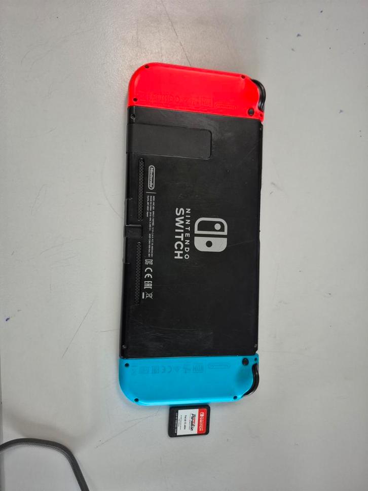 Nintendo switch + game, Games en Spelcomputers, Spelcomputers | Nintendo Switch, Gebruikt, Switch Original, Met 2 controllers