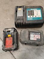 Makita lader + 2 batterijen, Doe-het-zelf en Bouw, Ophalen, Gebruikt