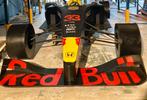 Formule 1 Raceauto L 5.30 x B 2.20m. Ware grootte in hout., Auto diversen, Raceauto's