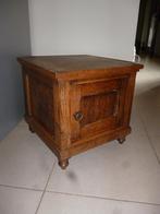 Ancienne armoire basse table de chevet table d'appoint chêne, Enlèvement