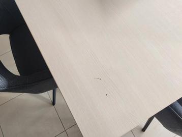 Keukentafel, gratis afhalen, moet vandaag weg beschikbaar voor biedingen