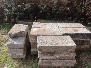 20-tal Betonblokken/zenderstenen beschikbaar voor biedingen