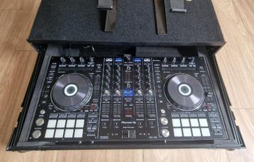 Pioneer DDJ-RX incl. flightcase & laptop-stand beschikbaar voor biedingen