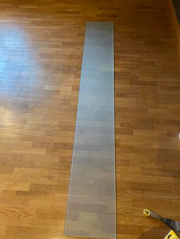 GRATIS mat glas 2m10 x 30,5cm beschikbaar voor biedingen