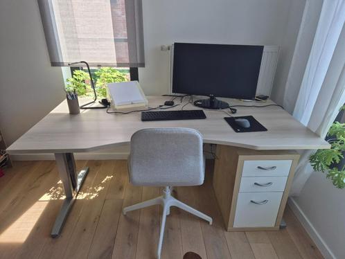 Verstelbare bureau in hoogte, Huis en Inrichting, Bureaus, Zo goed als nieuw, Bureau, In hoogte verstelbaar, Ophalen