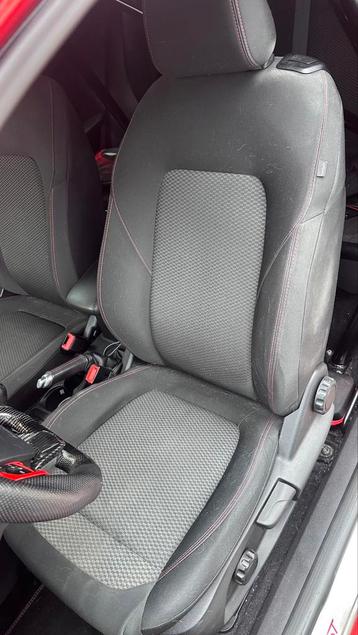 twee stoelen/zetels van een Ford Fiesta 2020 mk 8 ST-Line X  beschikbaar voor biedingen