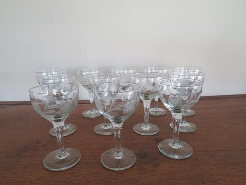 12 antieke witte wijnglazen, Antiek en Kunst, Antiek | Glaswerk en Kristal, Ophalen of Verzenden