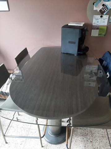 Keukentafel inclusief 4 stoelen beschikbaar voor biedingen