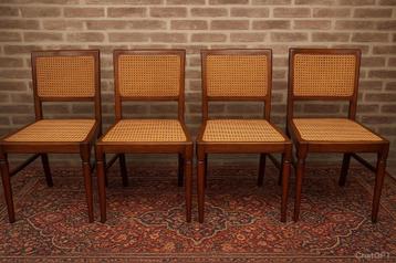 Set van 4 unieke vintage stoelen – opnieuw gecaneerd zitvlak beschikbaar voor biedingen