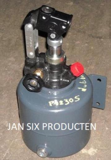 Hydraulische handpomp met tank 4 liter , type p20s + rp4 pri beschikbaar voor biedingen