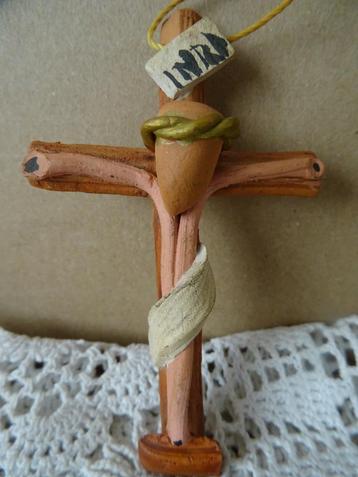 Aardewerk kruisbeeld modern kruisje hanger 9cm vintage 1970 beschikbaar voor biedingen