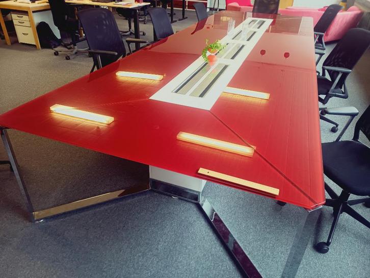 Vergadertafel rood glas, Zakelijke goederen, Kantoor en Winkelinrichting | Kantoormeubilair en Inrichting, Tafel, Receptie of Entree