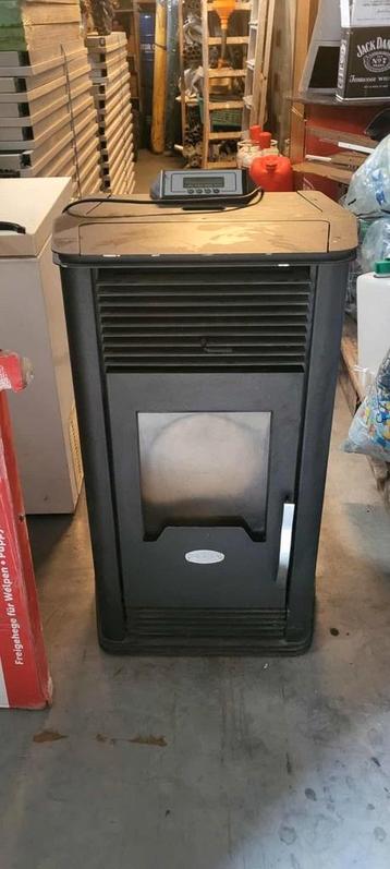Pelletkachel FOCO Sideros 11KW. beschikbaar voor biedingen