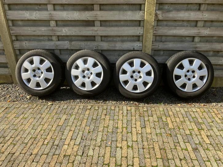 Winterbanden 2025/60-R16, Auto-onderdelen, Banden en Velgen, Banden en Velgen, Winterbanden, 16 inch, 205 mm, Personenwagen, Gebruikt