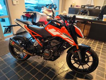 Nieuwstaat KTM duke 125cc acropovic ready to race beschikbaar voor biedingen