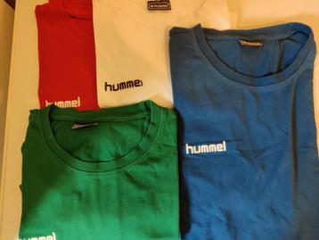 Nieuwe T-shirts en badpakken beschikbaar voor biedingen