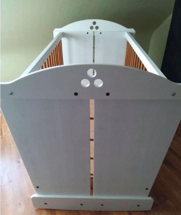 Evoluerend kinderbed in massief grenenhout gemaakt in Frankr, Kinderen en Baby's, Kinderkamer | Bedden, Zo goed als nieuw, Minder dan 140 cm