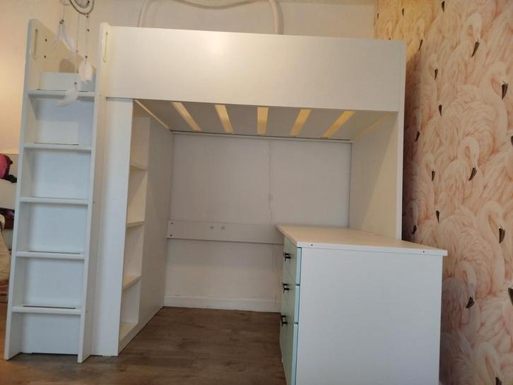 Ikea hoogslaper : Bureau,Bed,kleerkast Bieden !, Kinderen en Baby's, Kinderkamer | Stapelbedden en Hoogslapers, Zo goed als nieuw