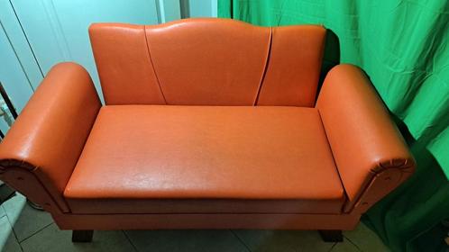 1960s vintage oranje skai zetel perfecte staat, Huis en Inrichting, Fauteuils, Zo goed als nieuw, Ophalen