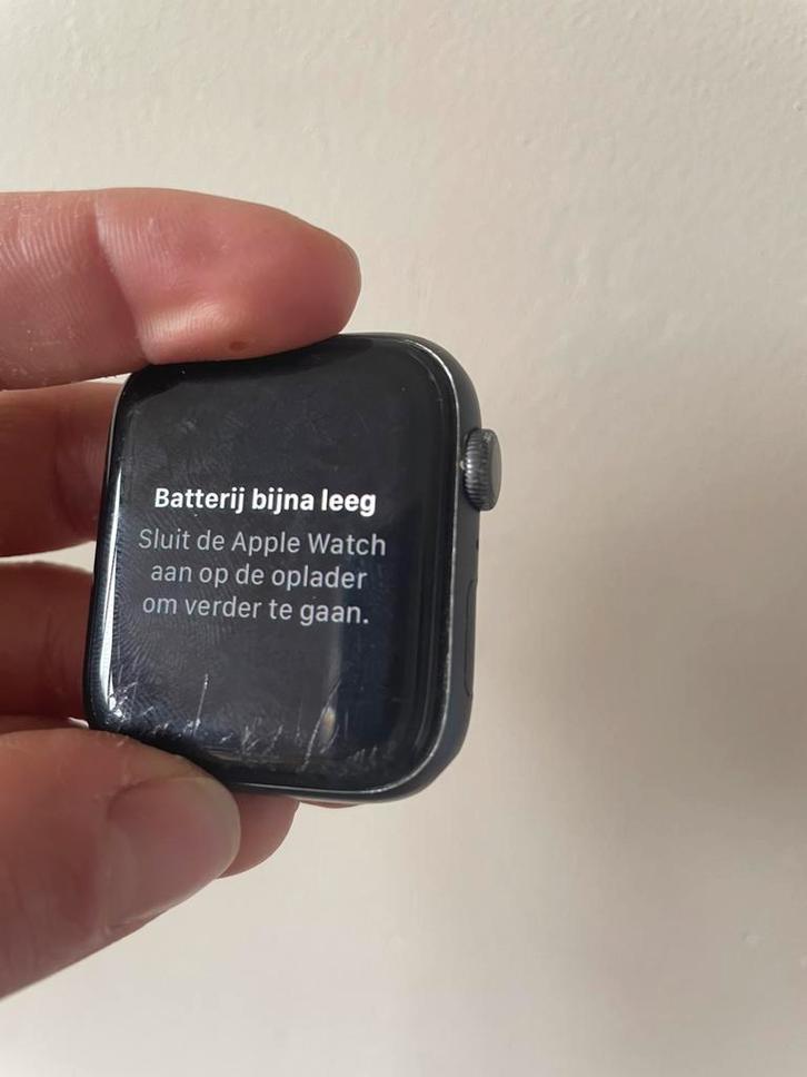 Partij Apple Watch Series 6 44 mm voor reparatie/onderdelen, Handtassen en Accessoires, Sporthorloges, Gebruikt, iOS, Zwart, Afstand