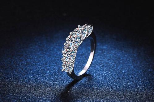 Nieuwe ring, 3,60 karaat, diamanttest positief!, Handtassen en Accessoires, Ringen, Nieuw, Dame, 17 tot 18, Wit, Met edelsteen