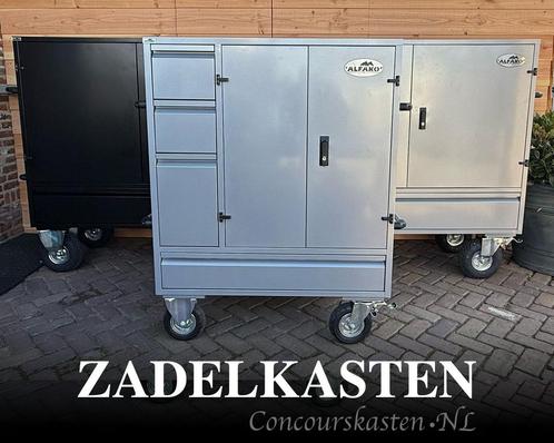 NIEUWE ZADELKASTEN / CONCOURSKASTEN / DIVERSE MODELLEN, Dieren en Toebehoren, Paarden en Pony's | Overige Paardenspullen, Nieuw