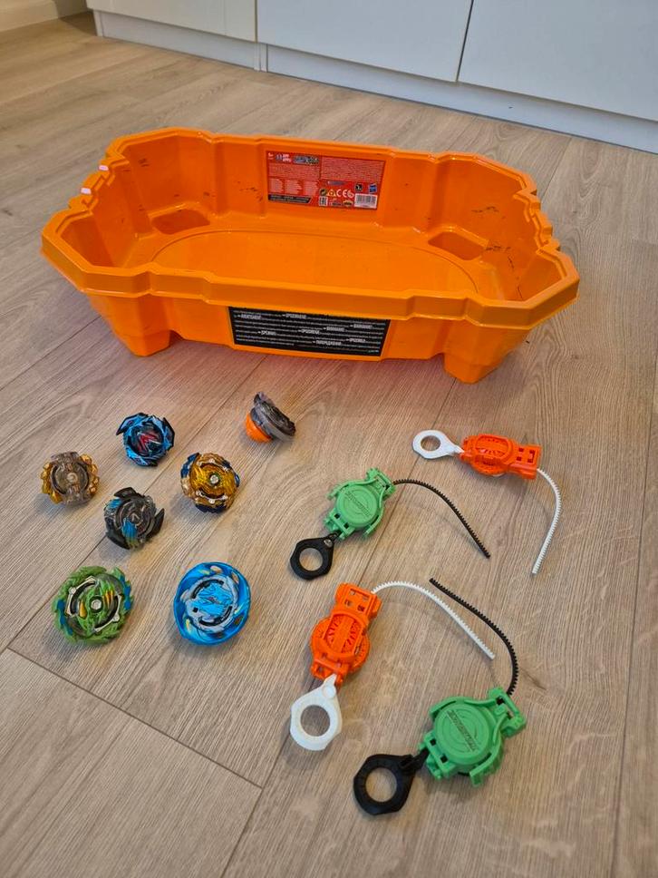 Beyblade - pack : Arène + 8 Toupies + 4 lanceurs, Kinderen en Baby's, Speelgoed | Overig, Ophalen
