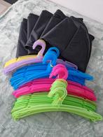 Bundel kleerhangers en hoezen, Ophalen of Verzenden