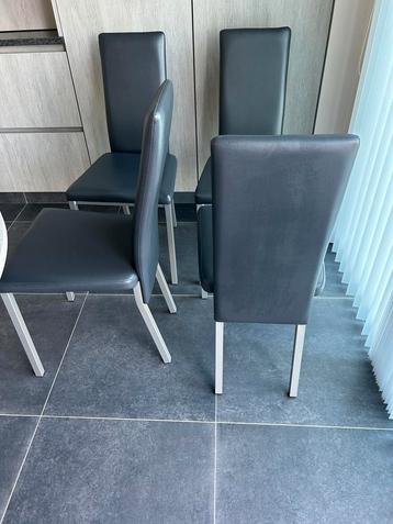Stoelen, keukenstoelen, zwart hoge leuning (bespreekbaar) beschikbaar voor biedingen