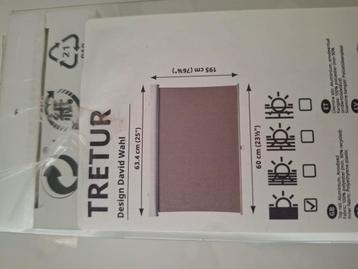 Beige rolgordijn beschikbaar voor biedingen