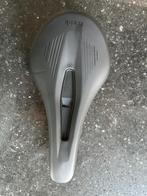 Fizik Argo gravel zadel 140mm, Fietsen en Brommers, Racefiets, Nieuw, Ophalen of Verzenden, Zadel