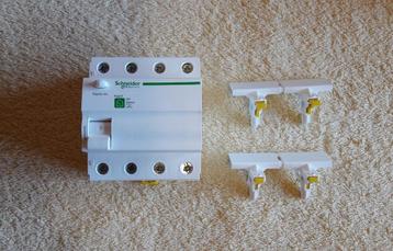 Différentiel 4 Ph. Schneider Resi9 40A 300mA – Type A – Neuf, Enlèvement ou Envoi, Neuf, Interrupteur