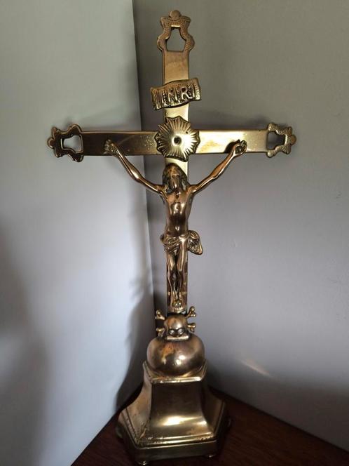 Un crucifix ancien en laiton numéroté, Antiquités & Art, Antiquités | Objets religieux, Enlèvement ou Envoi