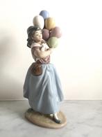 LLADRO Statuette - Femme aux ballons., Antiquités & Art, Antiquités | Céramique & Poterie, Enlèvement ou Envoi