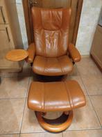 Stressless zetel met voetenbankje en tafeltje, Huis en Inrichting, Zetels | Zetels, Ophalen