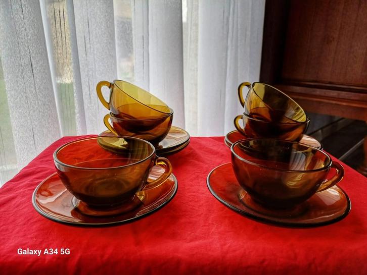 Vintage amberkleurige glazen kop en schotel set (6 stuks), Antiek en Kunst, Antiek | Servies compleet, Ophalen of Verzenden