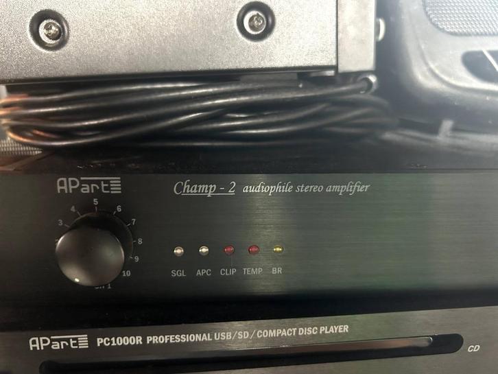 Apart Champ 2, Audio, Tv en Foto, Versterkers en Ontvangers, Zo goed als nieuw, Stereo, 120 watt of meer, Overige merken, Ophalen of Verzenden
