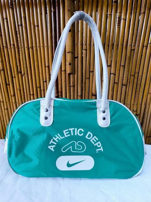 Vintage Nike Athletic Dept. sporttas uit de jaren 2000, Y2K, Handtassen en Accessoires, Tassen | Sporttassen, Gebruikt, Unisex volwassen